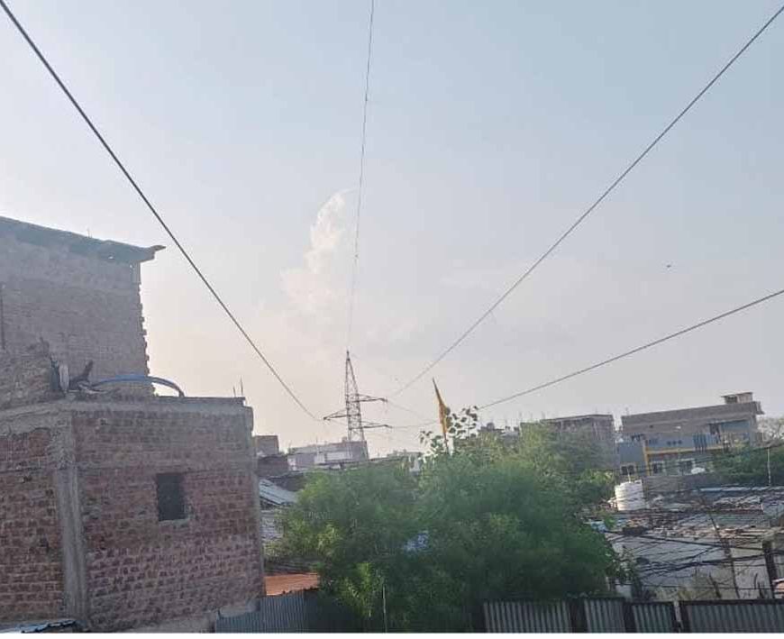 ट्रांसमिशन लाइनों के नीचे बने मकान के मालिकों को नोटिस जारी