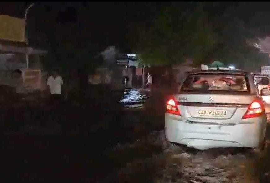 बाड़मेर में झमाझम बारिश से राहत, सड़कों पर बहा पानी का सैलाब