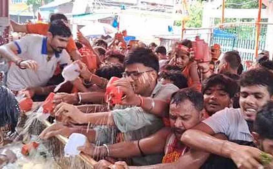 बाबा गरीबनाथ धाम में आस्था की बाढ़: तीन लाख से अधिक श्रद्धालुओं ने किया जलाभिषेक