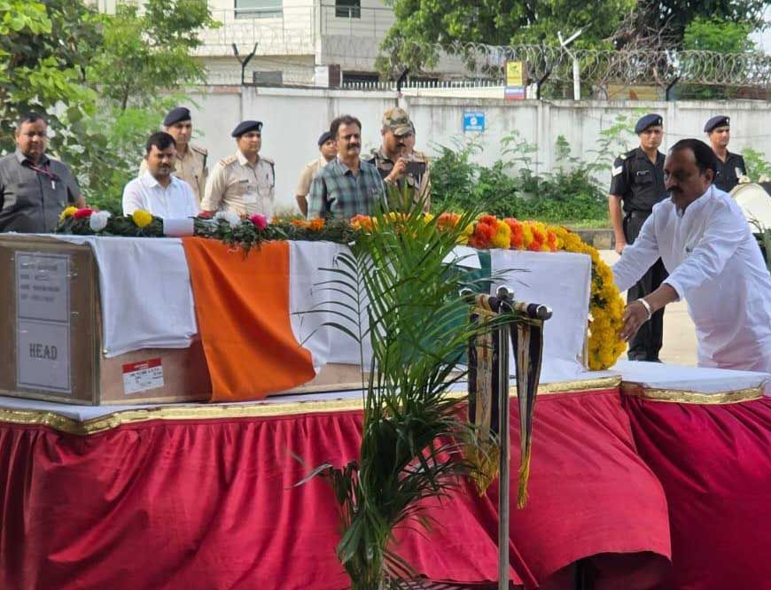 वीरगति को प्राप्त हुए सिपाही श्री हरिओम नागर का पार्थिव शरीर पहुंचा भोपाल