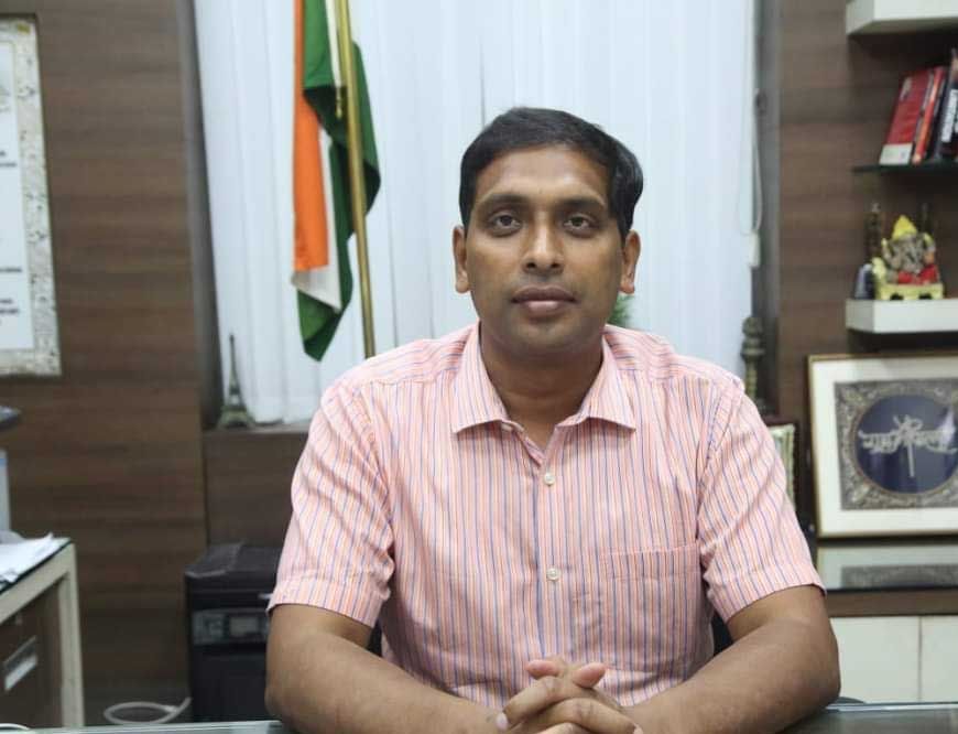 इंदौर कलेक्टर आशीष सिंह का सराहनीय कदम, खुद की सैलरी से 22 बच्चों की पढ़ाई का खर्च उठाया