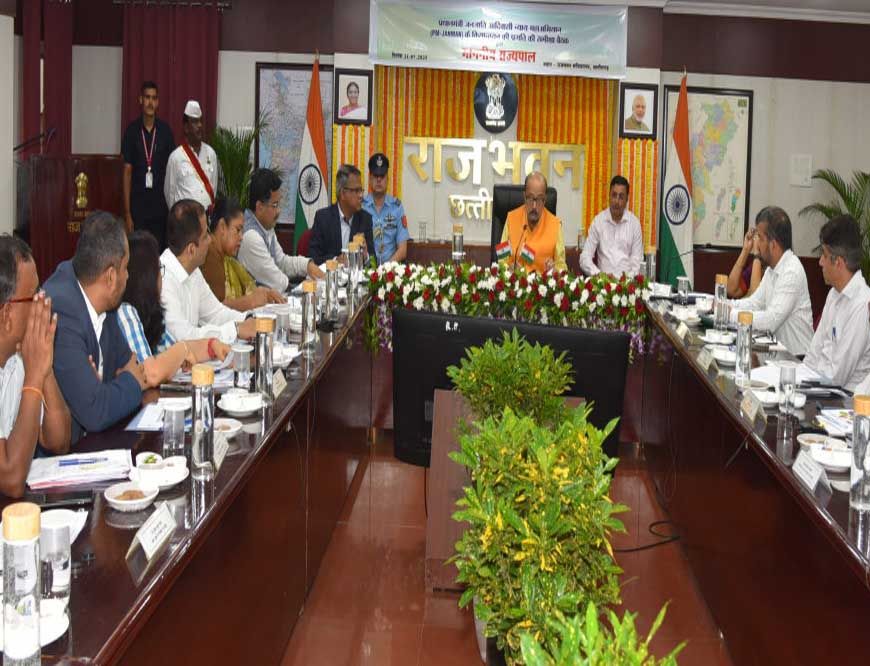 केवल रिपोर्ट पर निर्भर न रहें, निचले स्तर पर जाकर योजनाओें का क्रियान्वयन देखें-डेका