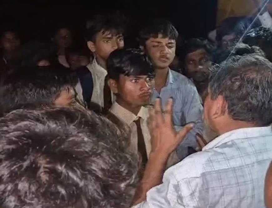 170 छात्रों का 30 किमी पैदल संघर्ष रंग लाया, कलेक्टर से मिले तो हटाया गया प्राचार्य