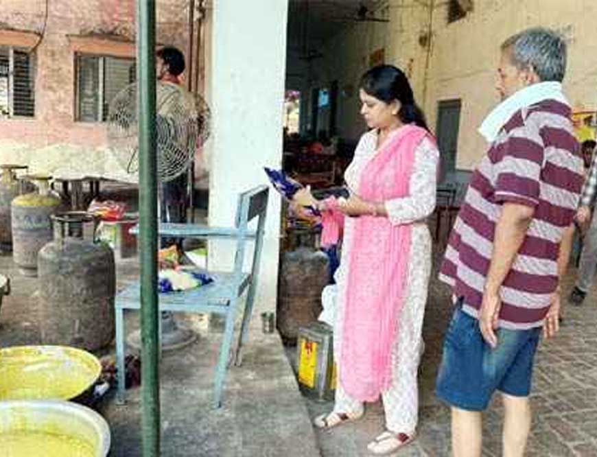 बलौदाबाजार : त्योहारी सीजन में खाद्य एवं औषधि प्रशासन क़ी टीम ने चलाया जांच अभियान
