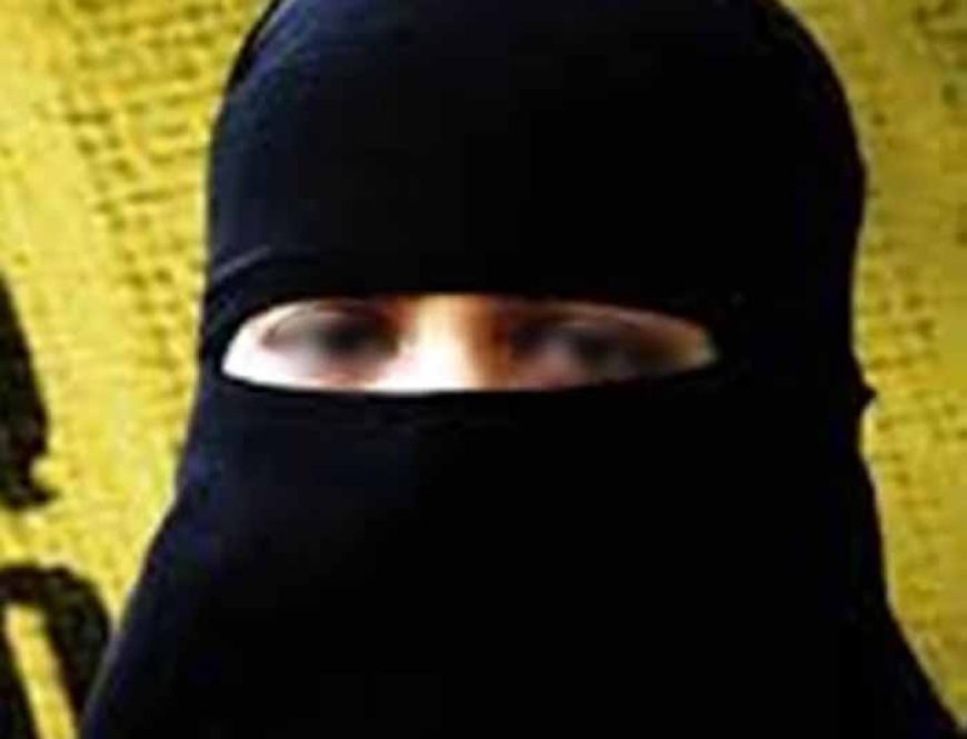इंस्पेक्टर की हैरान करने वाली करतूत: बिना तलाक दिए दूसरी शादी, फिर धर्म बदलकर तीसरी निकाह