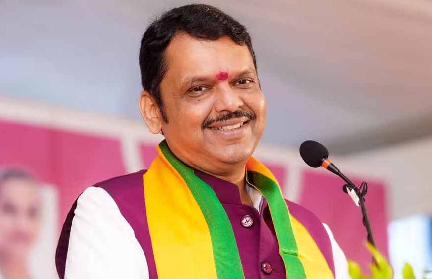 पीएम मोदी ने महाराष्ट्र के मुख्यमंत्री देवेंद्र फडणवीस को जन्मदिन की दी बधाई