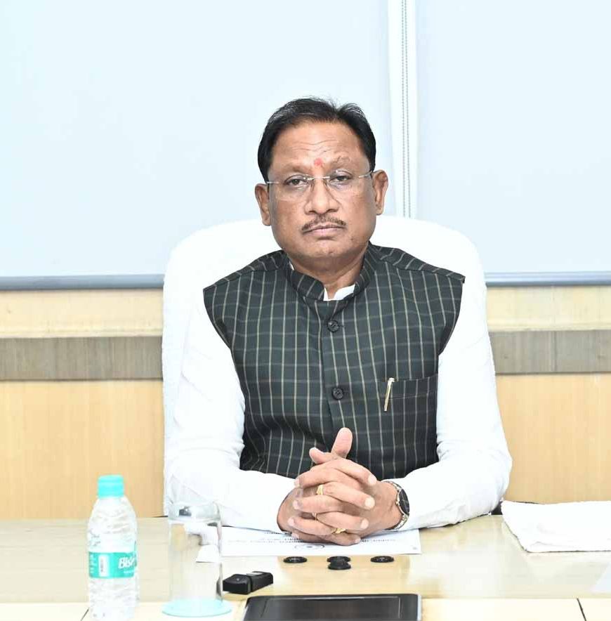 मुख्यमंत्री विष्णु देव साय ने कहा—सड़कों पर विचरण करने वाले निराश्रित पशुओं की प्रभावी रोकथाम सुनिश्चित करें