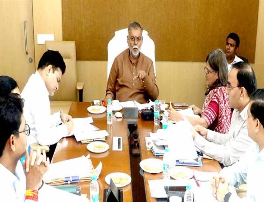 पंचायत एवं ग्रामीण विकास मंत्री पटेल ने विभागीय विषयों की समीक्षा की