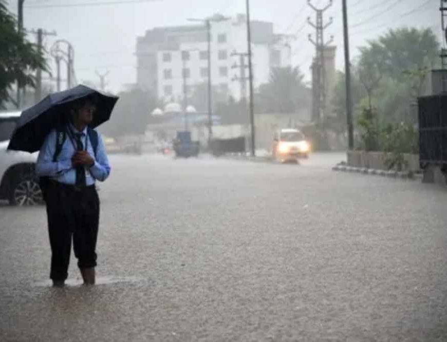 24 जुलाई से 30 जिलों में मूसलधार बारिश का अलर्ट, वज्रपात से सतर्क रहने की चेतावनी