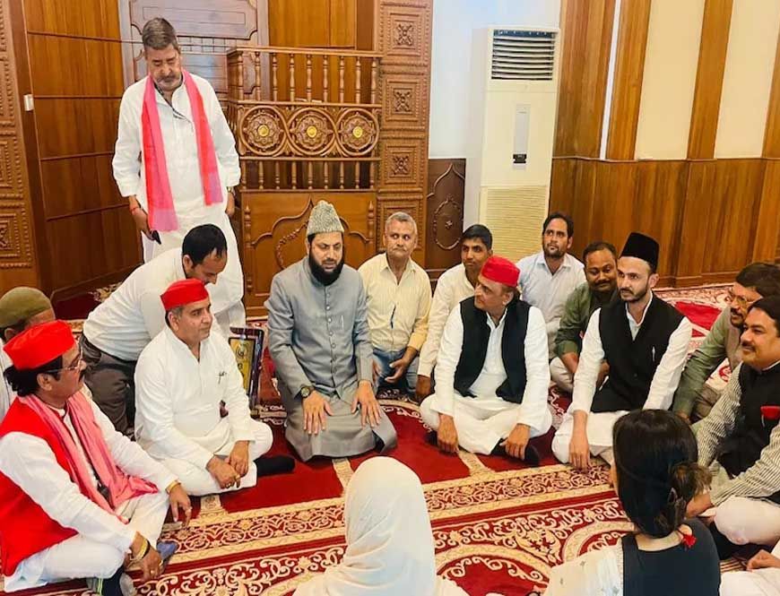 मस्जिद में सपा सांसदों की बैठक पर बीजेपी भड़की: पूछा – क्या इसे पार्टी ऑफिस समझ लिया?