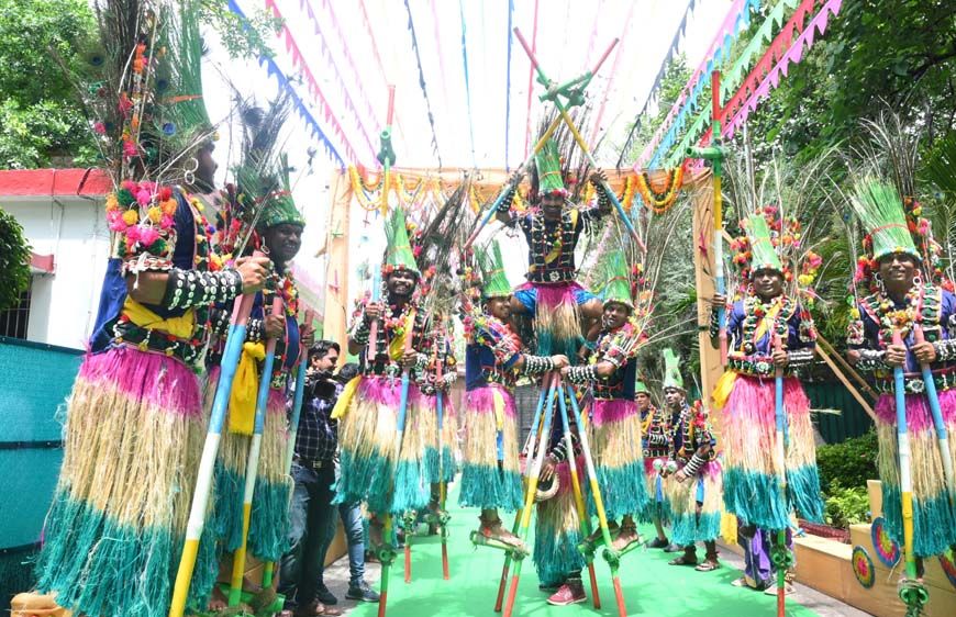 हरेली की सुग्घर परंपरा के रंग में रंगा मुख्यमंत्री निवास