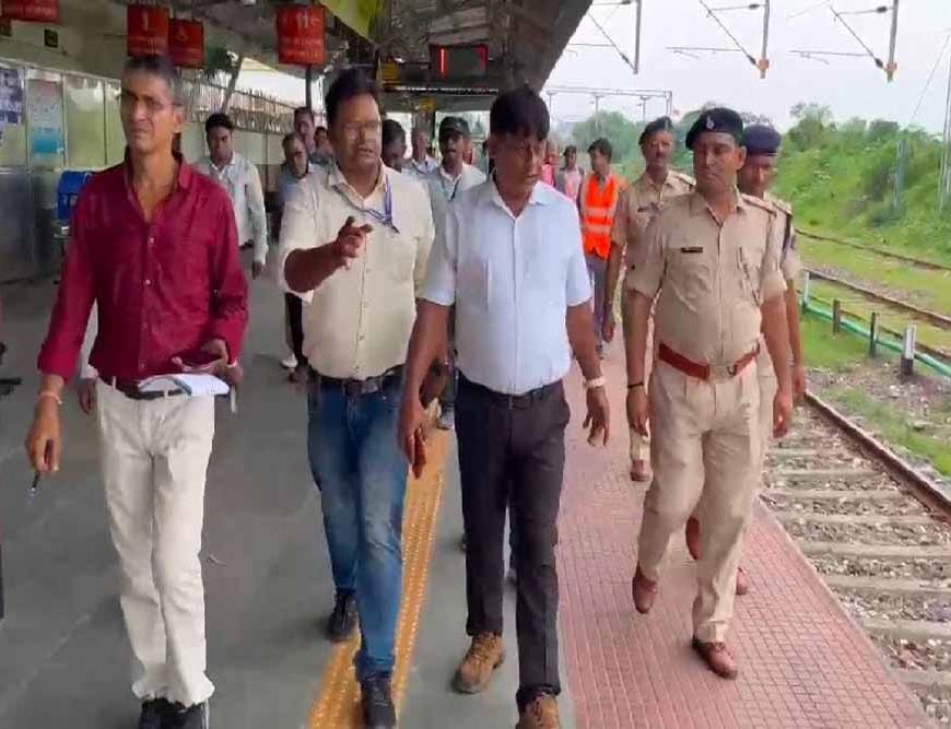 गिरिडीह स्टेशन की बदहाली देख चौंके वाणिज्य प्रबंधक, जताई चिंता
