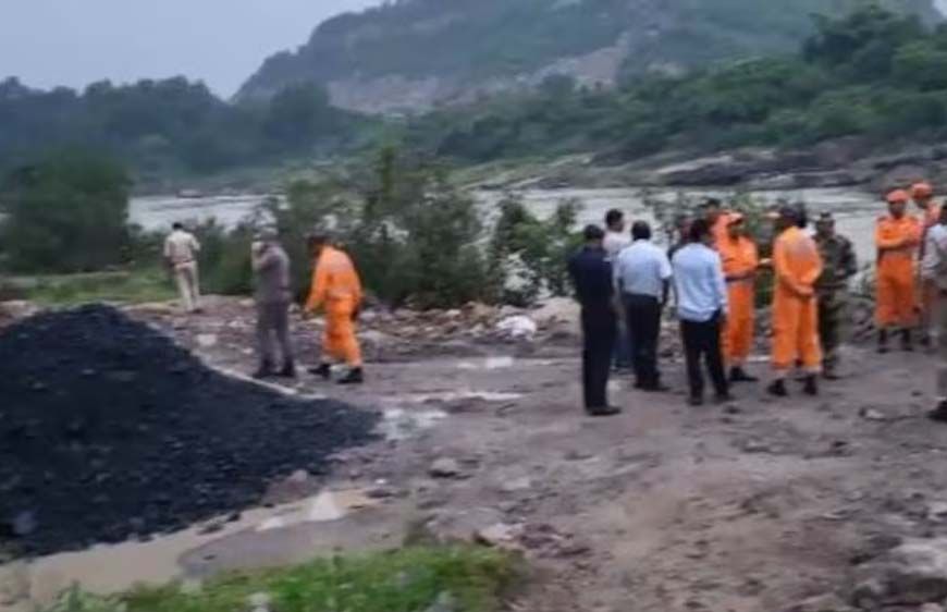 धनबाद में अवैध खनन बना जानलेवा, खदान धंसने से 9 मजदूरों के दबने की आशंका