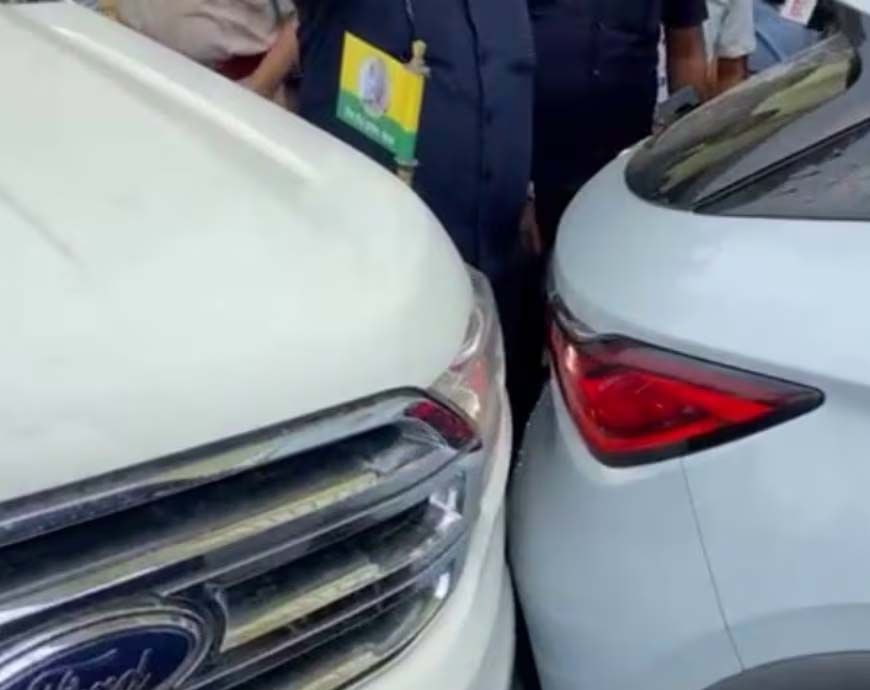 बिहार: तेज प्रताप यादव की कार से टकराई डिप्टी CM सम्राट चौधरी की कार