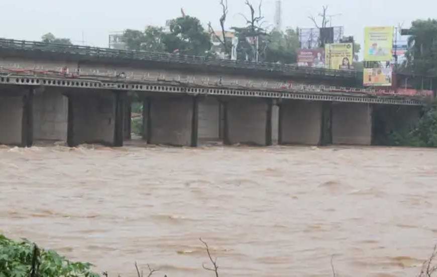 खरकई और स्वर्णरेखा नदियों का जलस्तर फिर बढ़ा, प्रशासन अलर्ट पर