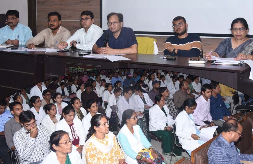 कलेक्टर ने की स्वास्थ्य विभाग के कामकाज की समीक्षा