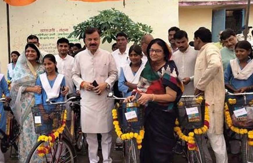 सरकारी स्कूलों में बच्चों को गुणवत्तापूर्ण शिक्षा देने के लिये राज्य सरकार वचनबद्ध