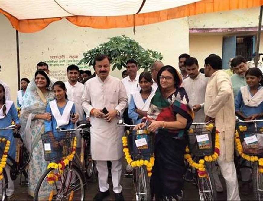 सरकारी स्कूलों में बच्चों को गुणवत्तापूर्ण शिक्षा देने के लिये राज्य सरकार वचनबद्ध