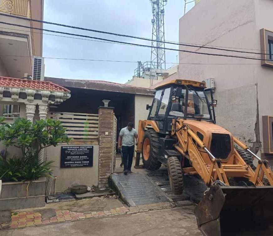 हिस्ट्रीशीटर रोहित तोमर का सूदखोरी अड्डा ढहा: बुलडोजर कार्रवाई में दफ्तर जमींदोज