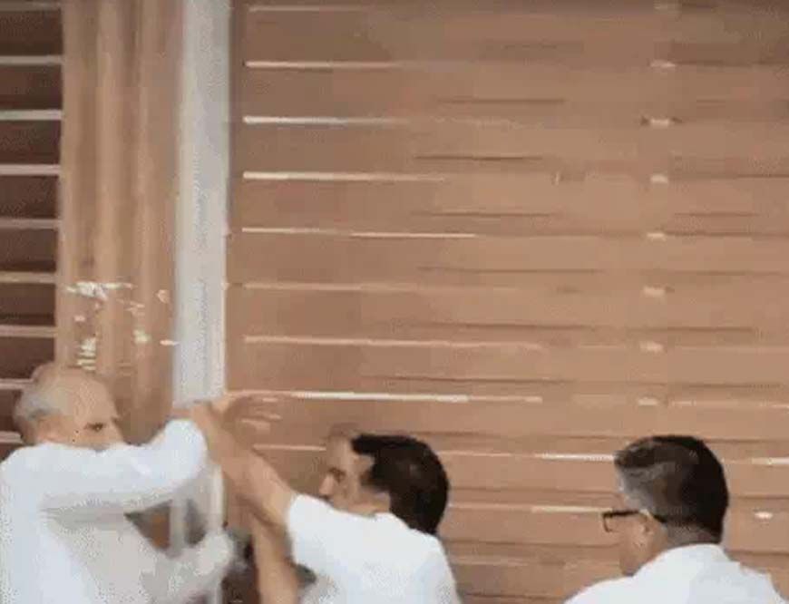 कांग्रेस विधायक से हाथापाई का मामला, EO समेत 4 अधिकारियों को नोटिस