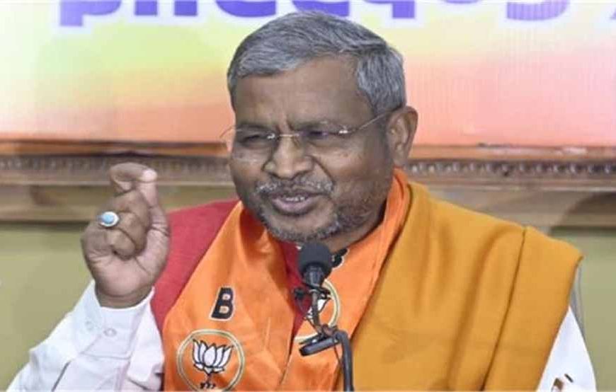 हेमंत सरकार पर मरांडी का वार: अटल बिहारी वाजपेयी के योगदान को किया नजरअंदाज