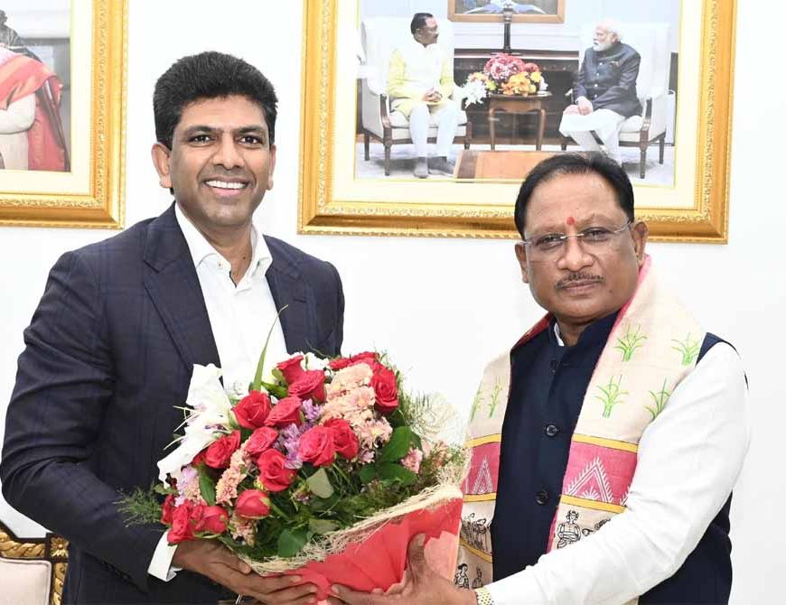 मुख्यमंत्री विष्णु देव साय से केंद्रीय संचार एवं ग्रामीण विकास राज्य मंत्री डॉ. चन्द्रशेखर पेम्मासानी ने की सौजन्य मुलाक़ात