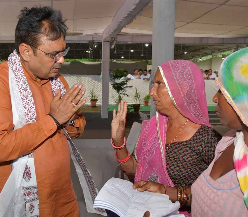 मुख्यमंत्री निवास पर नियमित जनसुनवाई - आमजन की समस्या का समाधान हो अधिकारियों की सर्वोच्च प्राथमिकता : मुख्यमंत्री भजनलाल शर्मा