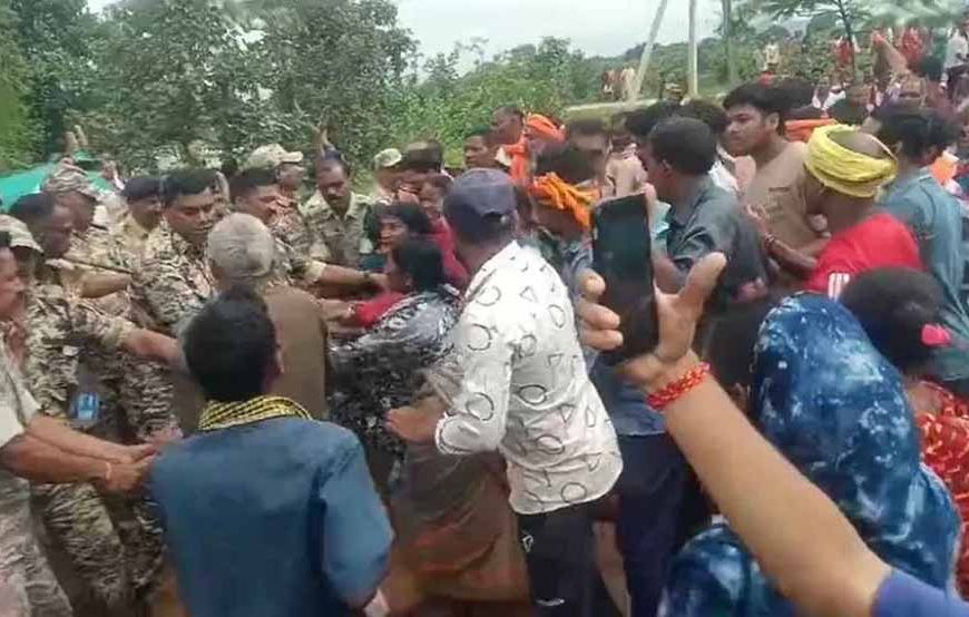 धर्मांतरण विवाद पर बवाल: चर्च में तोड़फोड़, गांव में तनाव, पुलिस तैनात