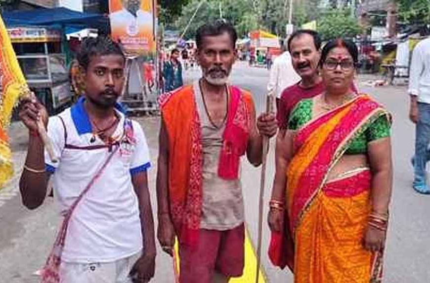 85 KM की पैदल दंड यात्रा कर बाबा के दर पर हाज़िर, बोले- 'सांस चलेगी तब तक जलाभिषेक करूंगा'