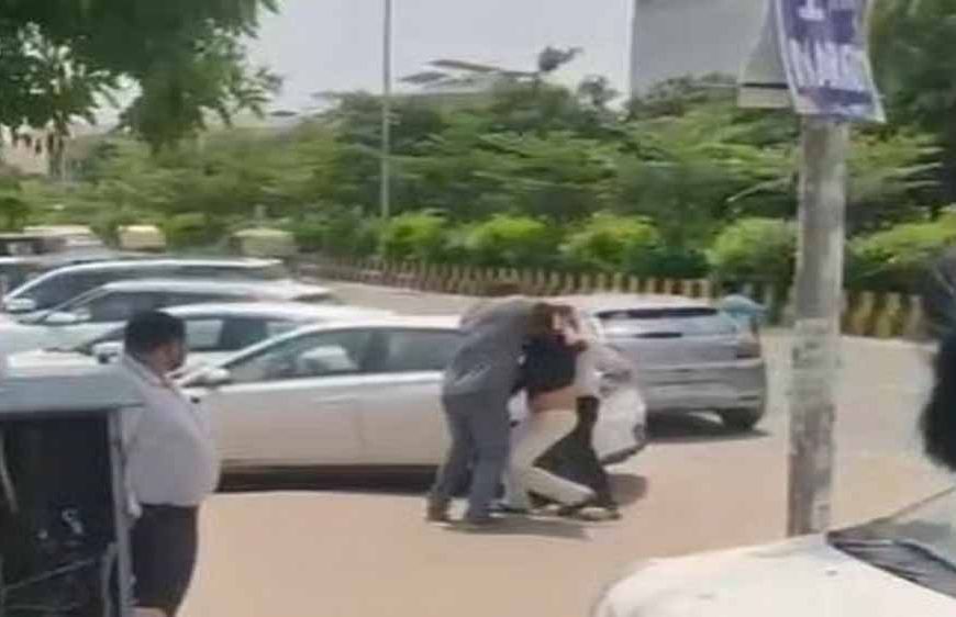 बैंक से बाहर निकलते ही युवक अगवा, साढ़े 9 लाख की लूट