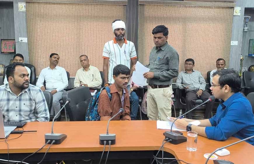 जनसुनवाई में मुख्य कार्यपालन अधिकारी जिला पंचायत ने 78 आवेदन पत्रों में की सुनवाई