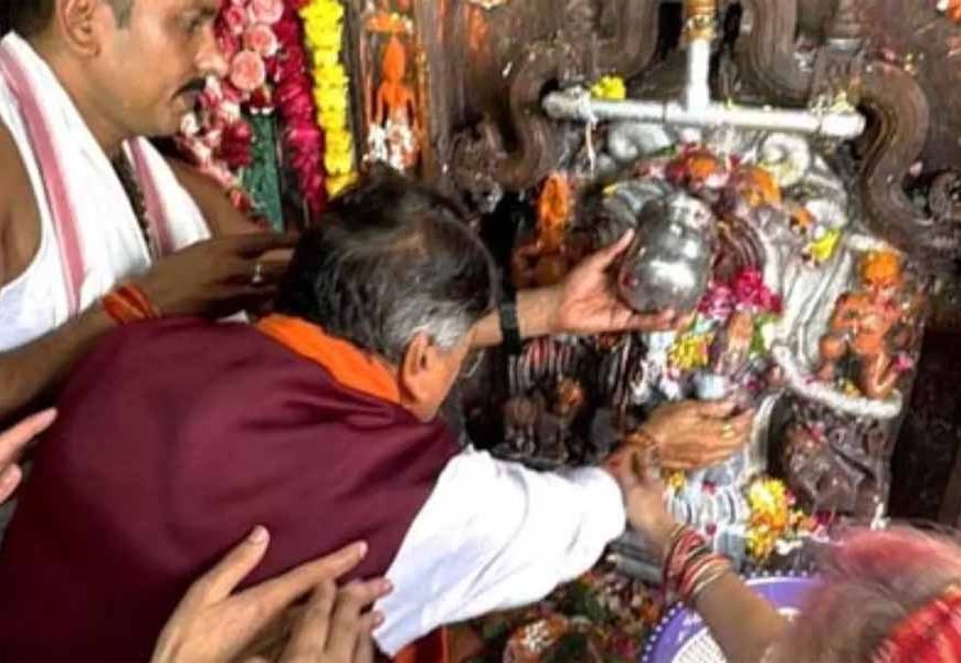 नागपंचमी पर नागचंद्रेश्वर पहुंचे मंत्री कैलाश विजयवर्गीय, बोले- हर साल आता हूं इनके द्वार