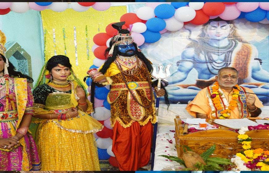 प्रेमानंद पुरी का विवादित बयान: साईं मूर्ति कुएं में फेंकने और जलाने की अपील