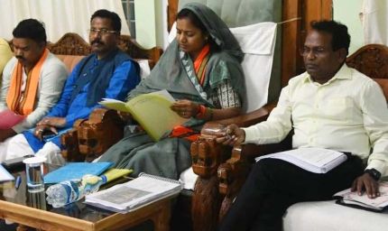 आंगनबाड़ियों की व्यवस्था और कुपोषण उन्मूलन पर ध्यान दें अधिकारी: मंत्री श्रीमती राजवाड़े