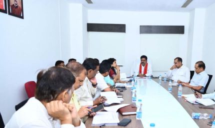 रायपुर : ग्रामीण परिवार सिर्फ योजनाओं के आंकड़ों में नहीं, बल्कि जीवन स्तर में भी बदलाव महसूस करें-उपमुख्यमंत्री शर्मा