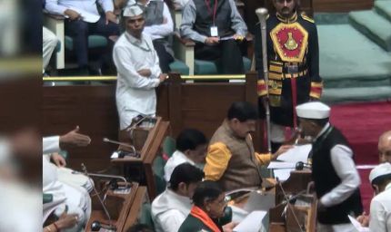 श्रम कानूनों में तीन बड़े संशोधन, उद्योग बंद या हड़ताल से पहले छह हफ्ते की सूचना अनिवार्य