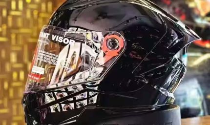 इंदौर में चला ‘जुगाड़ मॉडल’ – 10-15 रुपये में किराए पर मिल रहा हेलमेट, चालान से बचने की तरकीब