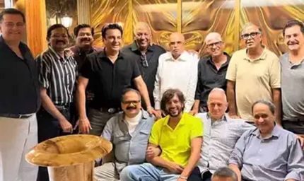 चंकी पांडे ने स्कूल के दोस्तों संग मनाया फ्रेंडशिप डे, बोले- ‘लव यू’