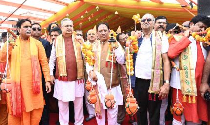 सावन की पावन बेला में मुख्यमंत्री श्री विष्णु देव साय ने किया भगवान शिव का रूद्राभिषेक, प्रदेशवासियों की समृद्धि और सुख-शांति की कामना