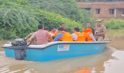 UP में बाढ़ का कहर: 17 जिले, 402 गांव और 84 हजार प्रभावित, 11 मंत्री उतरे मैदान में