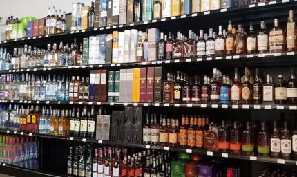 यूपी में शराब ठेका खोलने की मची होड़: एक दुकान के लिए 265 आवेदन, जानिए नियम और कमाई का गणित