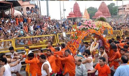 महाकाल की भव्य सवारी: 2 लाख श्रद्धालु उमड़े, उज्जैन में गूंजा भक्ति संग लोक नृत्य