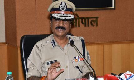 डीजीपी का अलर्ट मोड: धर्म के नाम पर शोषण बर्दाश्त नहीं, मजनुओं और ड्रग माफियाओं पर चलेगा बुलडोजर