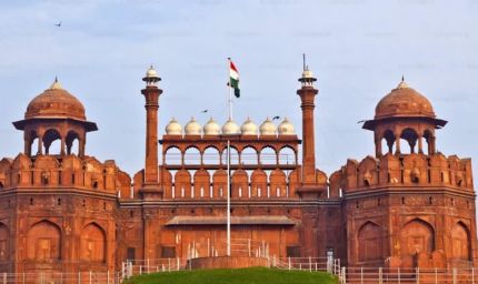 लाल किले की सुरक्षा में बड़ी चूक, डमी बम परीक्षण में फेल 7 पुलिसकर्मी सस्पेंड