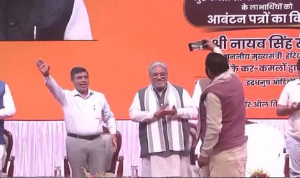 CM सैनी ने पंचकूला में बांटे आवास पत्र, घर का सपना होगा साकार, लाभार्थियों संग ली सेल्फी