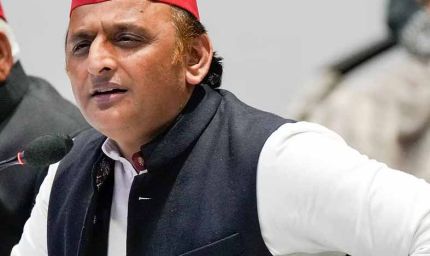 अखिलेश यादव का आरोप: BJP के पास नकली आधार बनाने की मशीनें