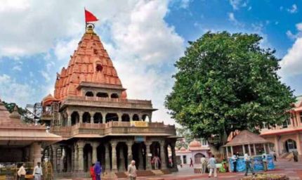 महाकाल दर्शन से लौटते वक्त हादसा: एक श्रद्धालु की दर्दनाक मौत, कई घायल