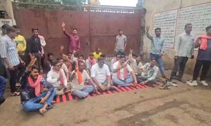 मजदूर की मौत पर बवाल: छत्तीसगढ़ क्रांति सेना का थाने पर प्रदर्शन, गिरफ्तारी की मांग तेज