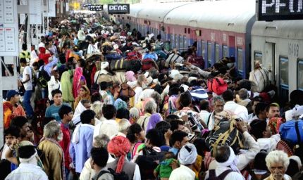 कुबेरेश्वर धाम कांवड़ यात्रा के कारण भोपाल स्टेशन पर भीड़, रेलवे ने चलाई स्पेशल ट्रेन