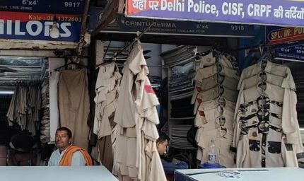 दिल्ली में फर्जी पुलिसवाले तैयार करने का धंधा, 2800 रुपये में मिल रही वर्दी